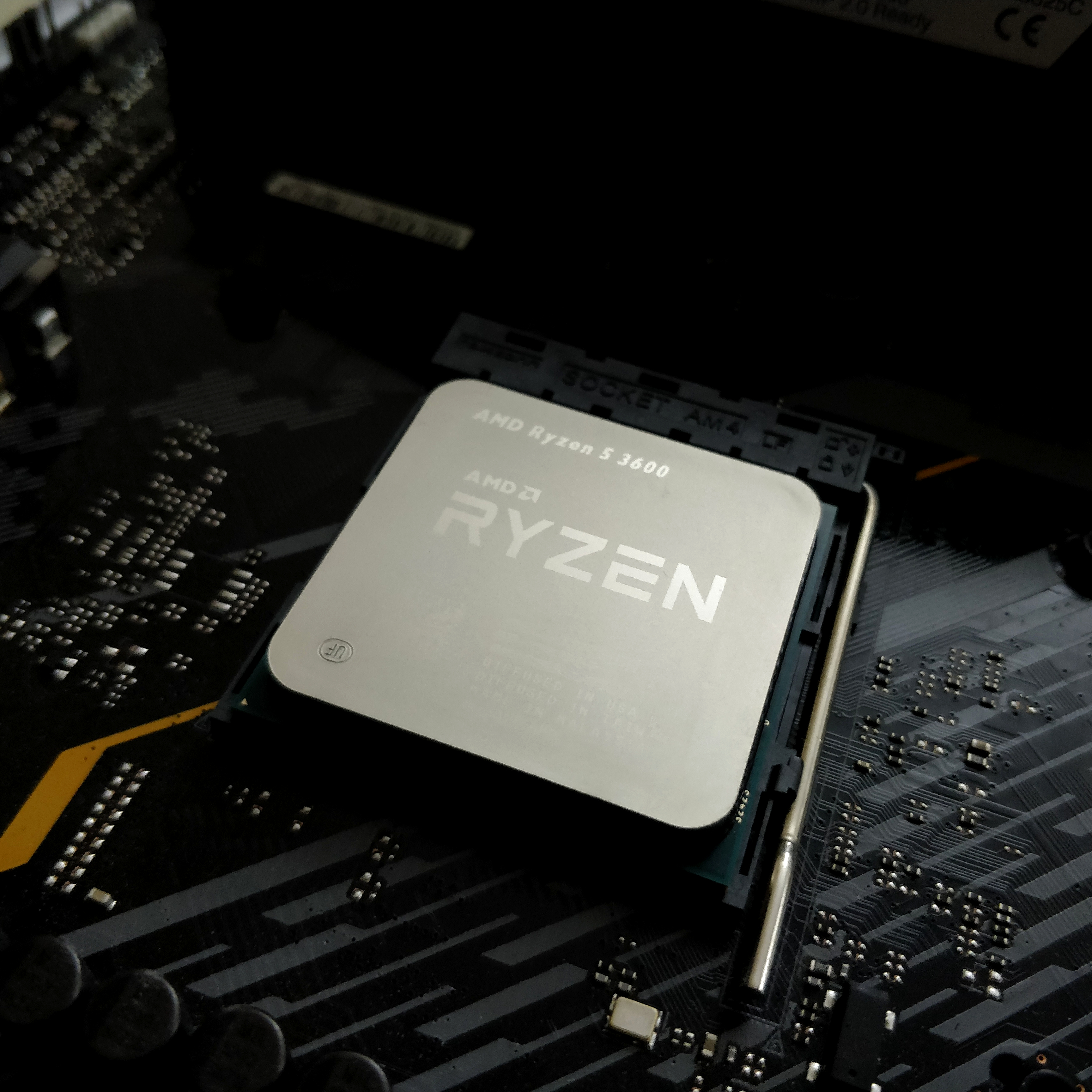 AMD Ryzen 5 3600 Close-up